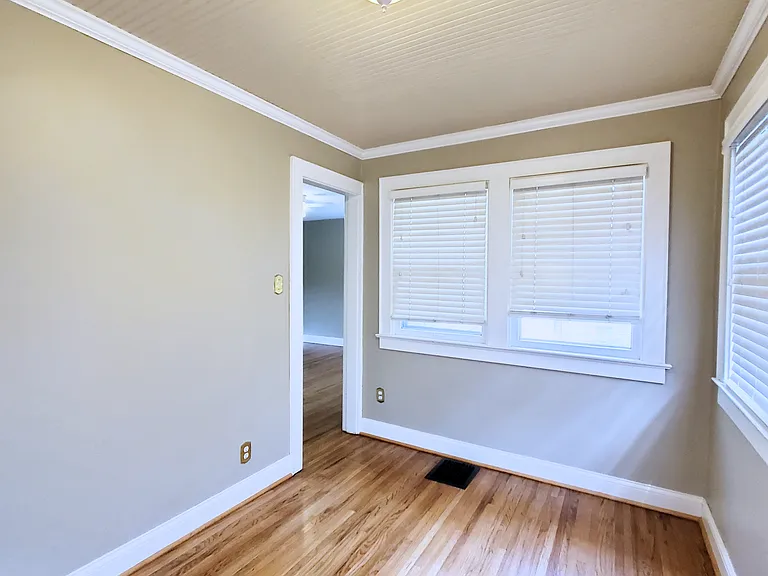 131 Glenmont Ave — Photo 28