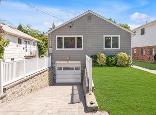52 Sagamore Hill Dr, Port Washington, NY 11050