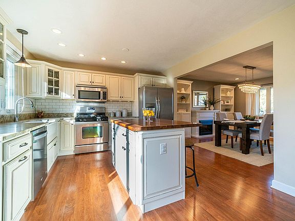 4th image of 2493 Wellesley Dr