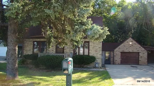 2001 Willow Rd photo 1
