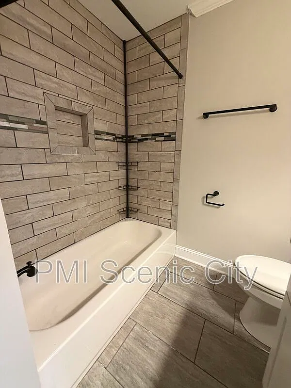 4 bed, 1.5 bath, 1300 sqft, $2,150 — Photo 3