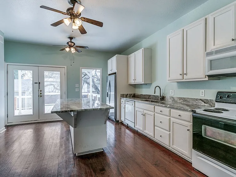 124 Normandy Ave — Photo 9
