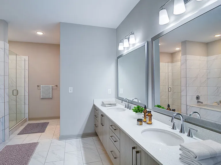 Venue Brookwood Apartments — Photo 9