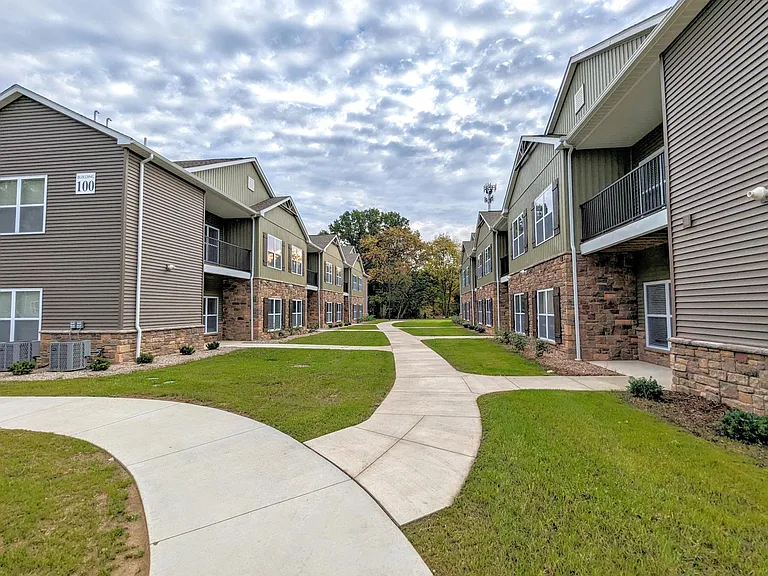 Copperleaf Cove Apartments — Photo 20
