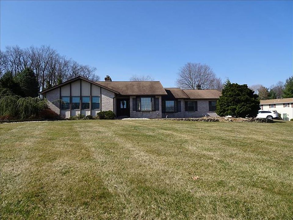 1st image of 551 Rosewood Dr