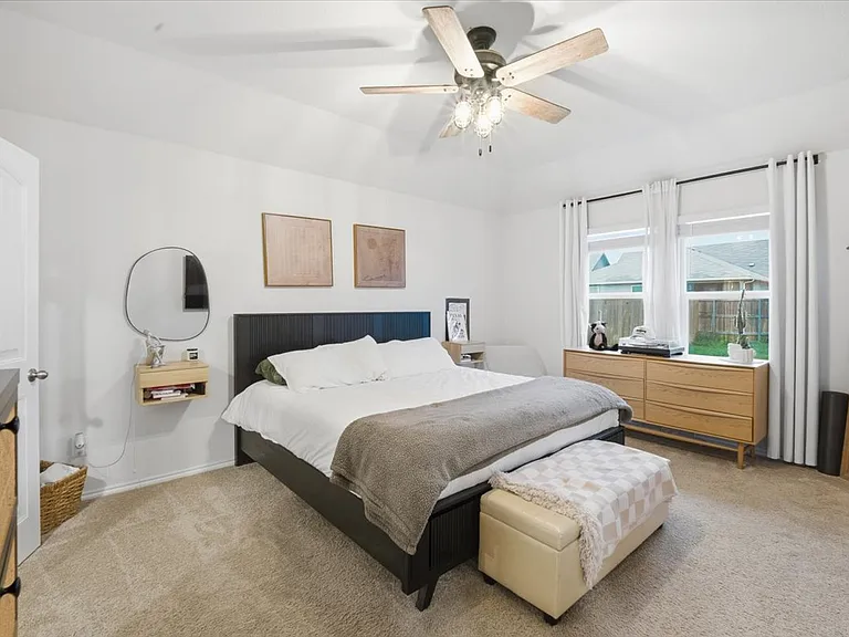 1012 Norway Dr — Photo 7