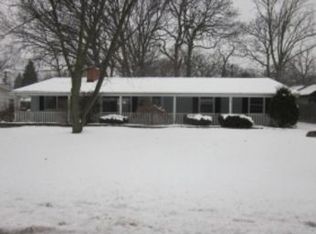 24 Greenbriar Rd, Montgomery, IL 60538