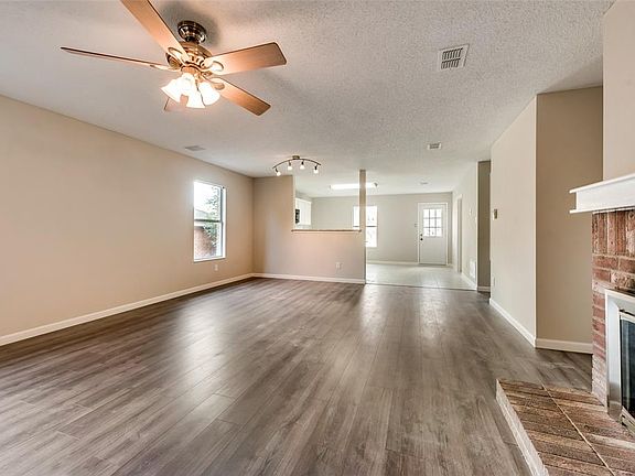 4th image of 2513 Clear Brook Dr
