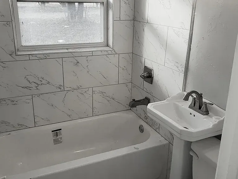 1321 Mallard Dr — Photo 2