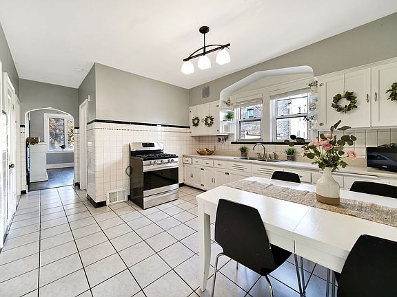 3rd image of 2536 S Gunderson Ave