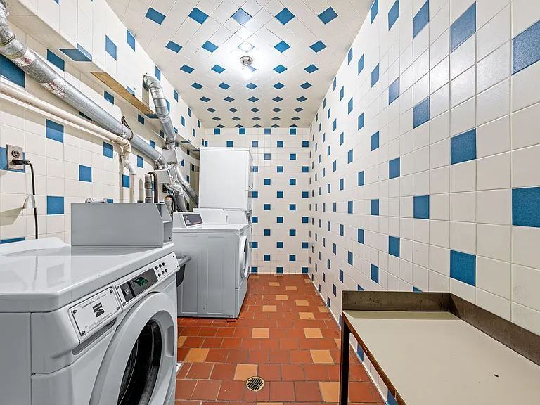 217 E 60th St #201 — Photo 10