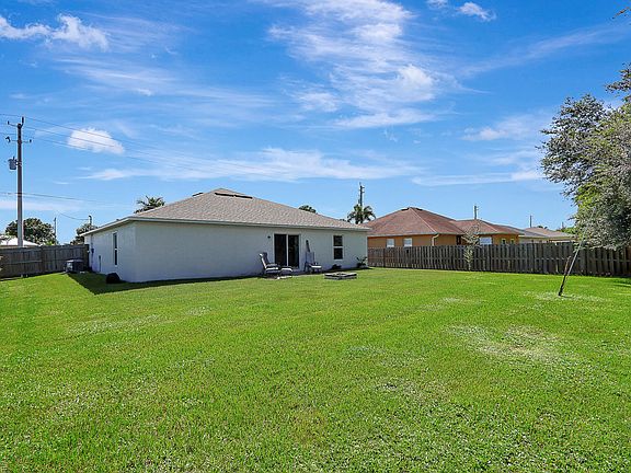 4th image of 1205 SW Alcantarra Boulevard