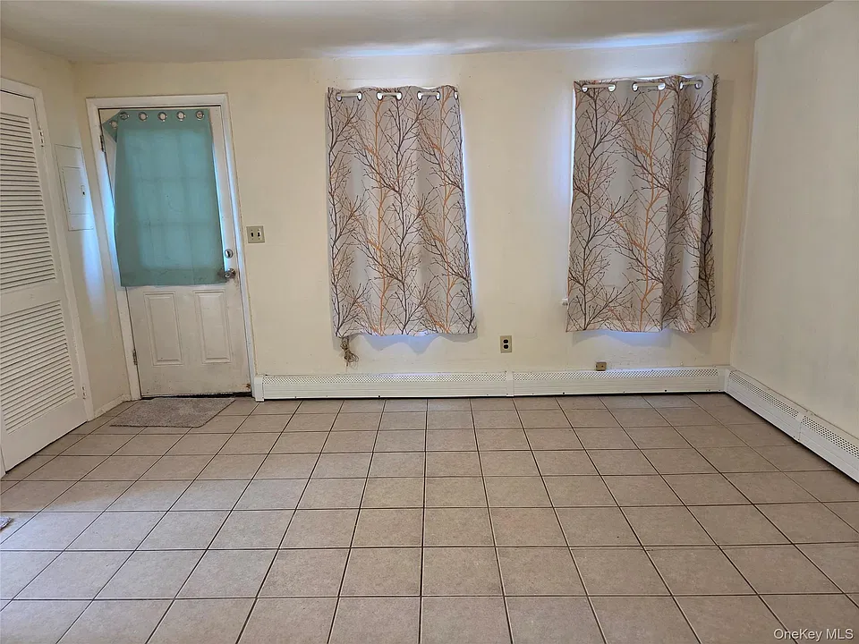 119 W Railroad Ave