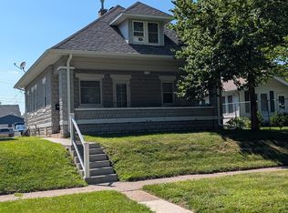258 7th St, Silvis, IL 61282