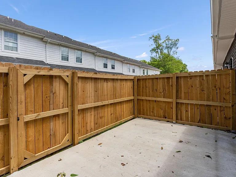 211 Longfellow Ln #211 — Photo 10