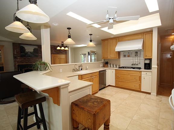 5th image of 875 Sievers Way