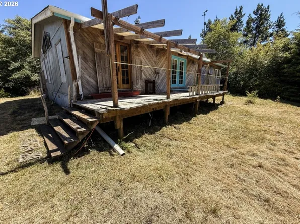 8790 NW Kinglet St, Seal Rock, OR 97376
