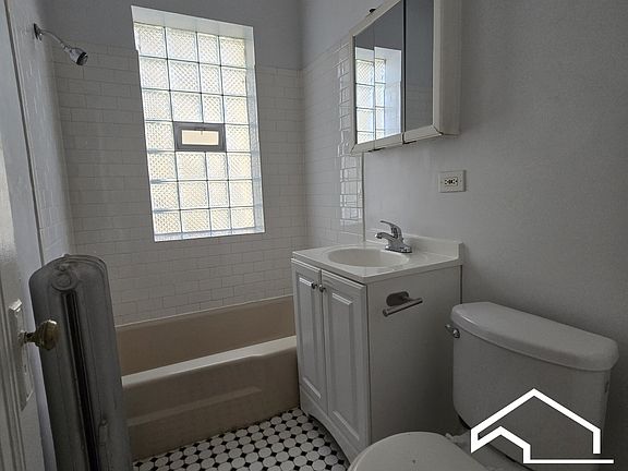 2nd image of 4047 N Mozart St #1E