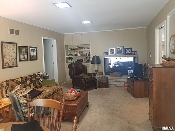 2nd image of 129 E Northridge Ln
