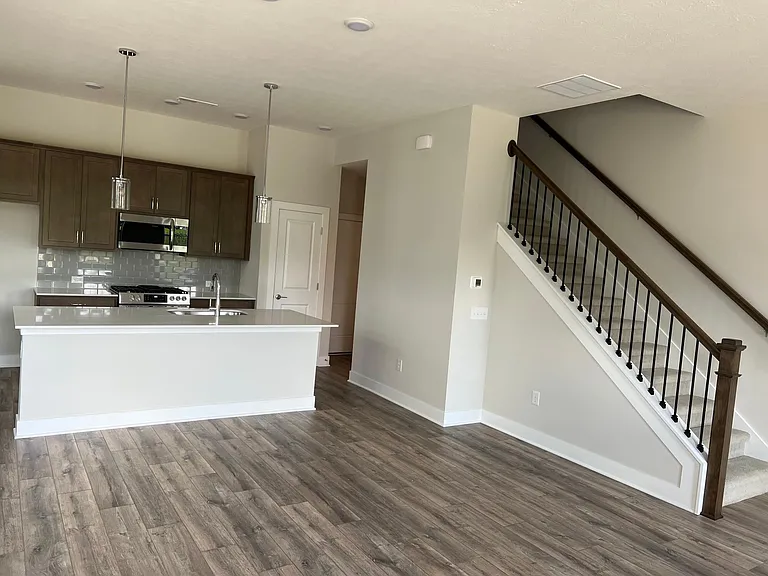 1050 Valentine Ln — Photo 7