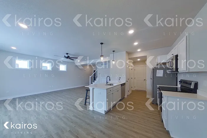 6925 Holly Ct — Photo 3