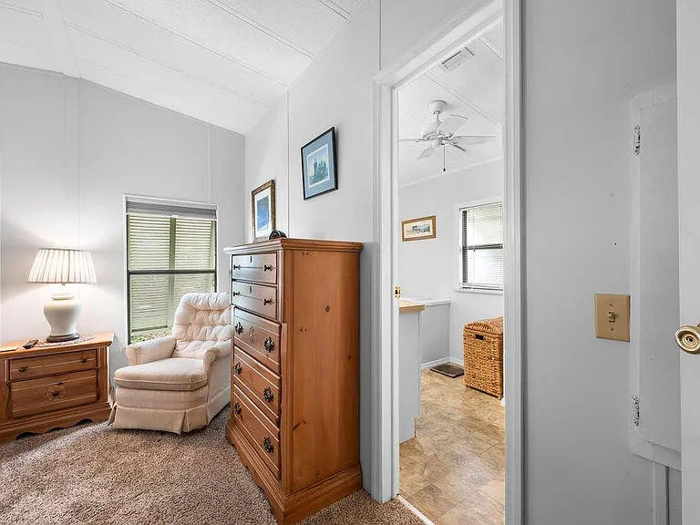 7894 SE Saratoga Dr E — Photo 27