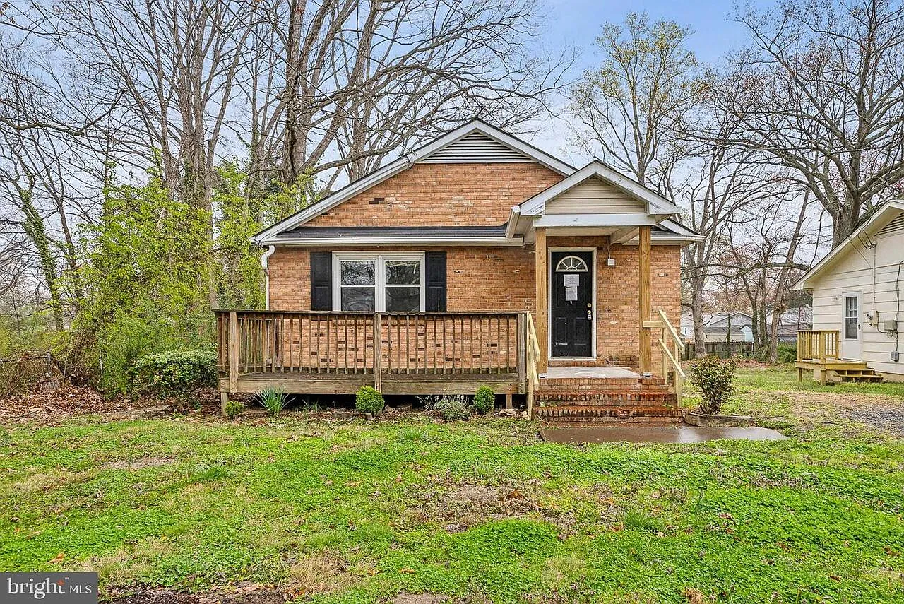 6 bed, 1200 sqft, $1,875 — Photo 1