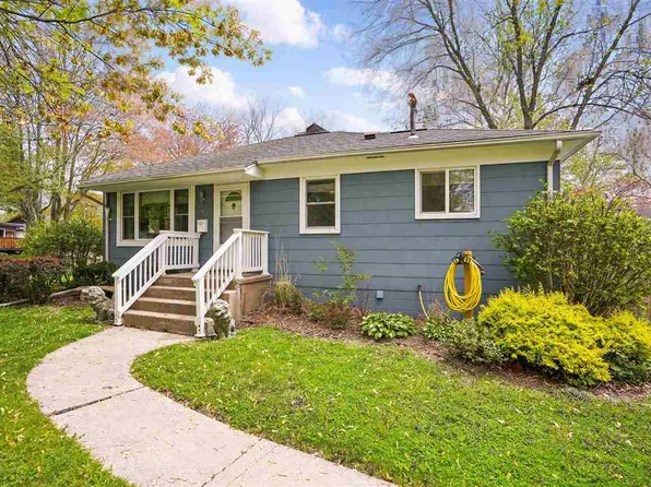704 4th Ave, Iowa City, IA 52245