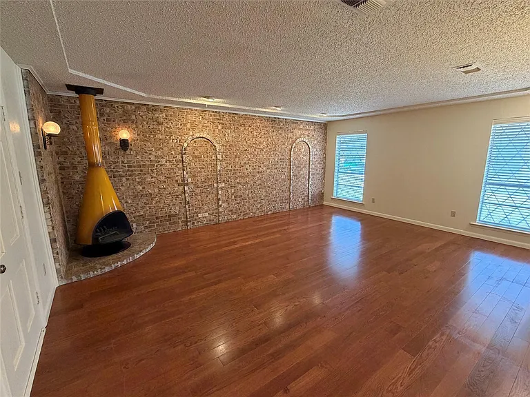 821 E Highway 199 — Photo 10