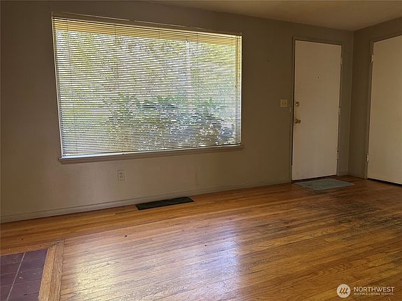 4th image of 15833 15th Avenue NE
