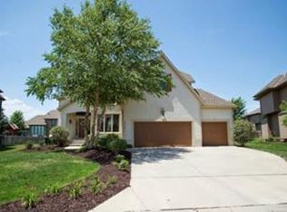 5516 Roundtree St, Shawnee, KS 66226