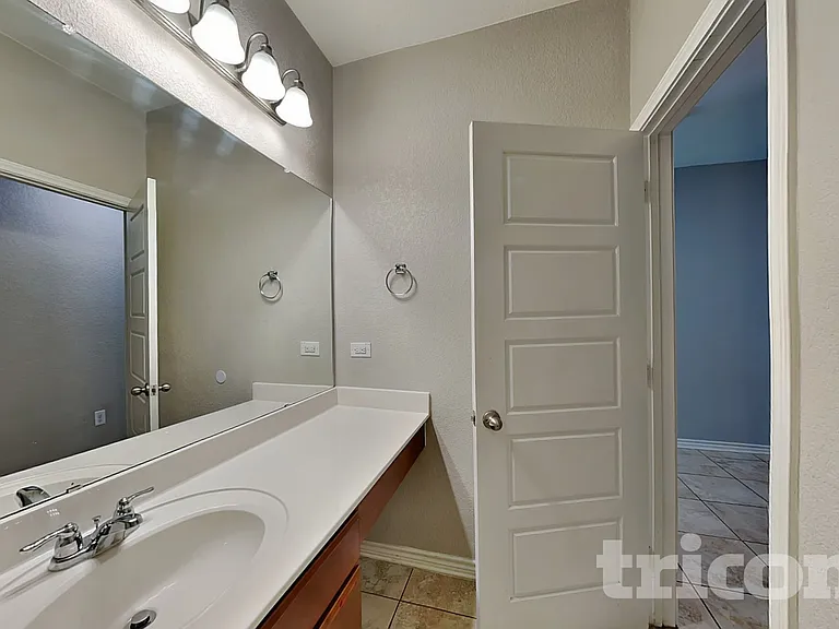 8303 Pioneer Fld — Photo 17