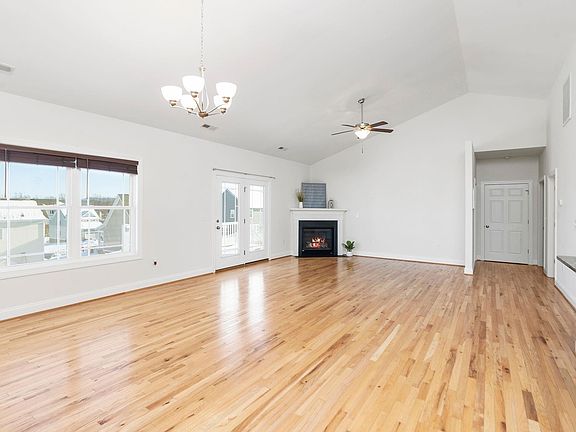 4th image of 228 Windsor Dr