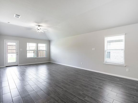 5th image of 14013 Drover St