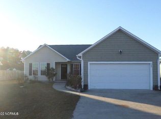 369 Nine Mile Rd, Maple Hill, NC 28454