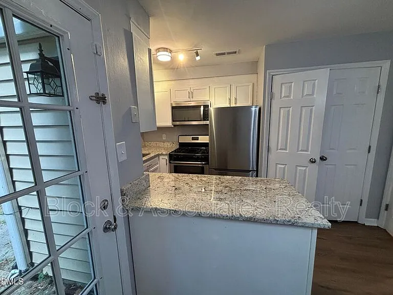 4808 Blue Bird Ct #D — Photo 29