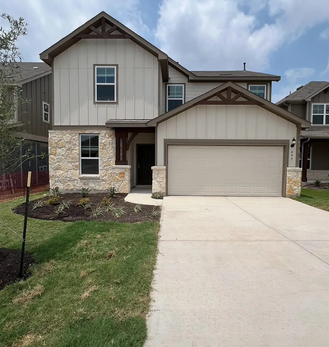 3 bed, 2.5 bath, 2081 sqft, $2,300 — Photo 2