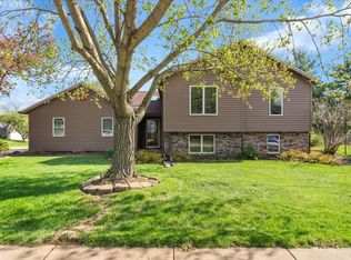 1005 W 57th Pl, Davenport, IA 52806