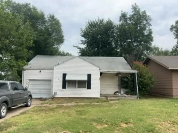 825 N Peachtree St, Ponca City, OK 74601