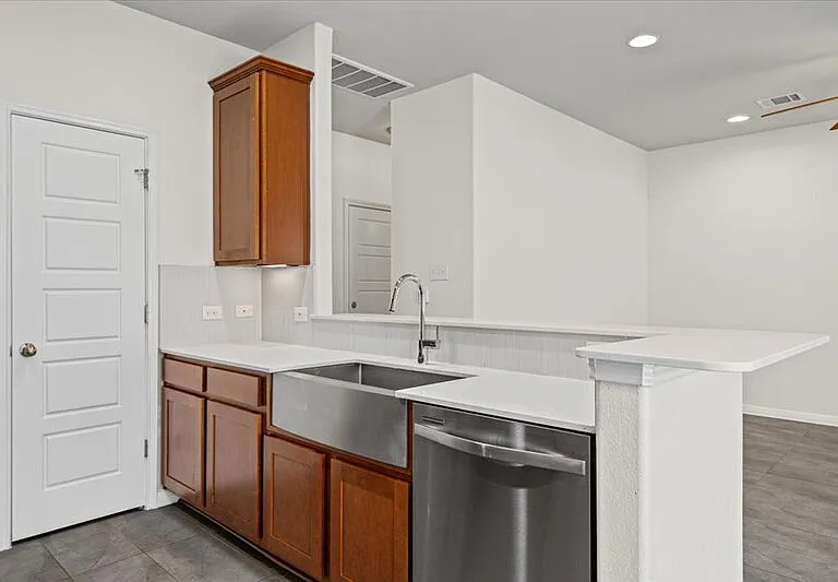 1502 Airedale Rd — Photo 11