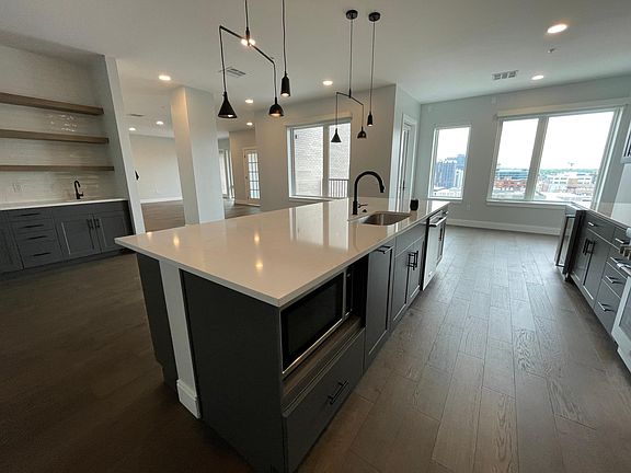 3rd image of 1853 Market St #1101