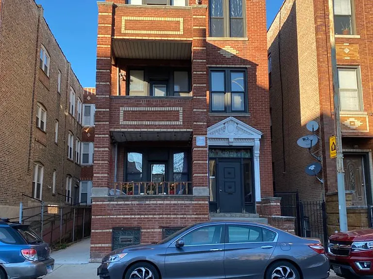 2540-42 W Augusta Blvd — Photo 15