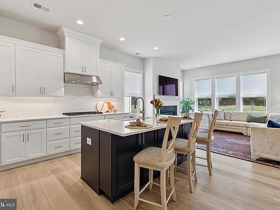 5th image of 249 Rush Ln