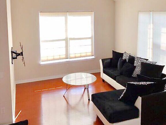 4th image of 29319 Douglas Dr #1