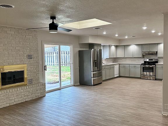 3rd image of 2215 Indian Dr