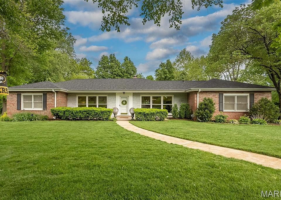 1st image of 7 Kingston Manor Dr