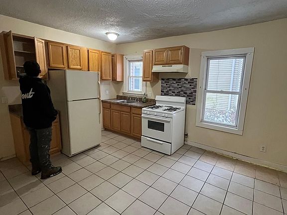 5th image of 440 Dixwell Ave APT 1A