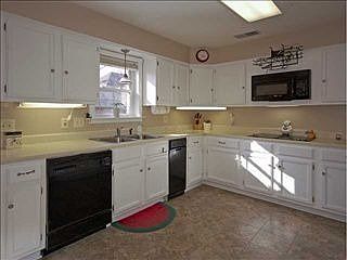 4th image of 2685 Gerald Ford Dr