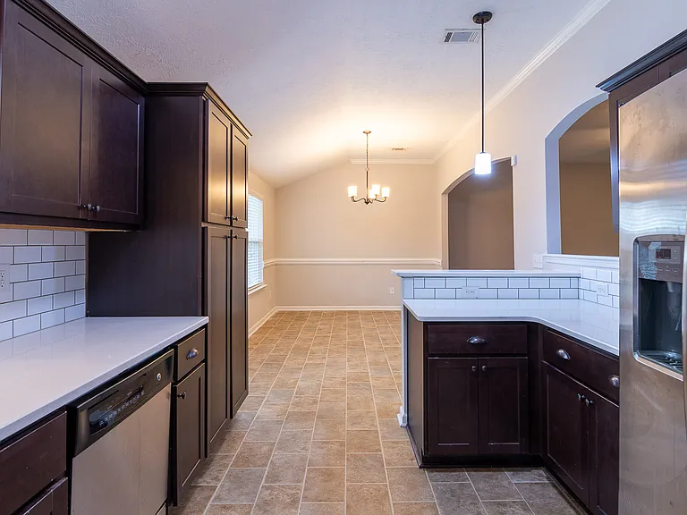3237 Alexandria Dr — Photo 4