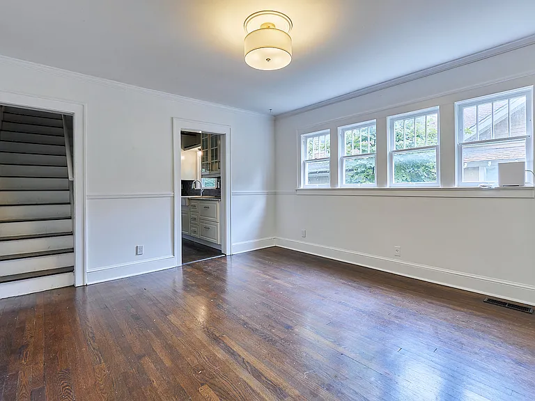 5740 Charlotte St — Photo 8